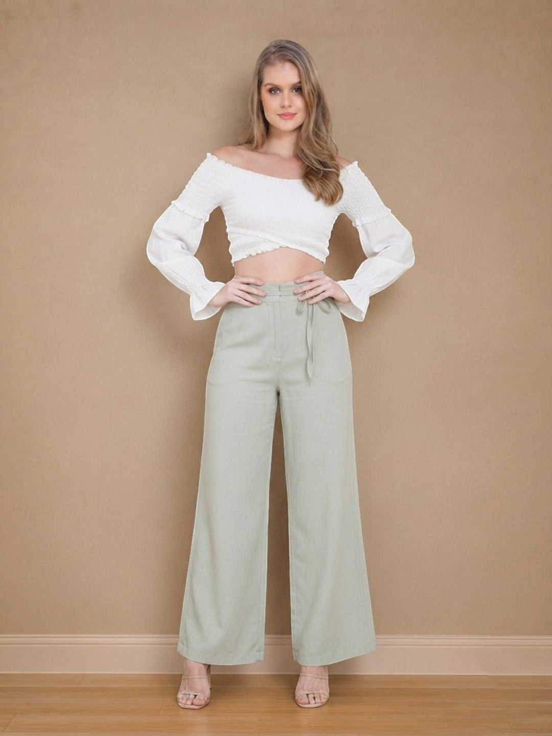 Women White Crop Top Oxolloxo
