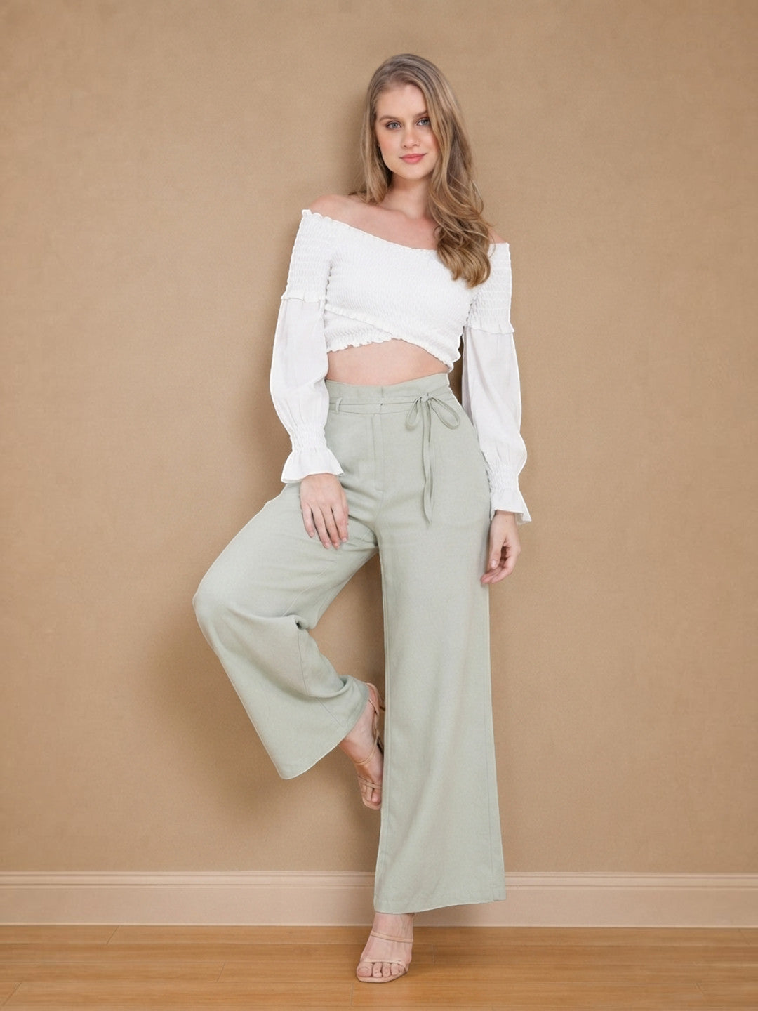 Women White Crop Top Oxolloxo
