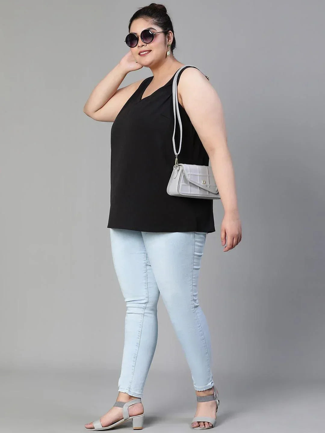 Enhanced Solid Black Sleeveless Plus Size Women Loopy Top - oxolloxo