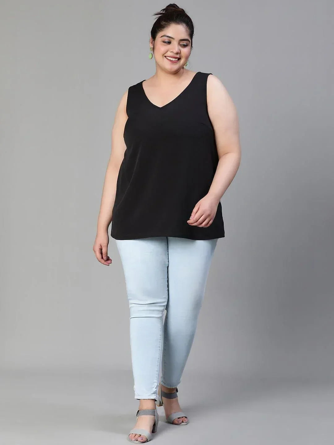 Enhanced Solid Black Sleeveless Plus Size Women Loopy Top - oxolloxo