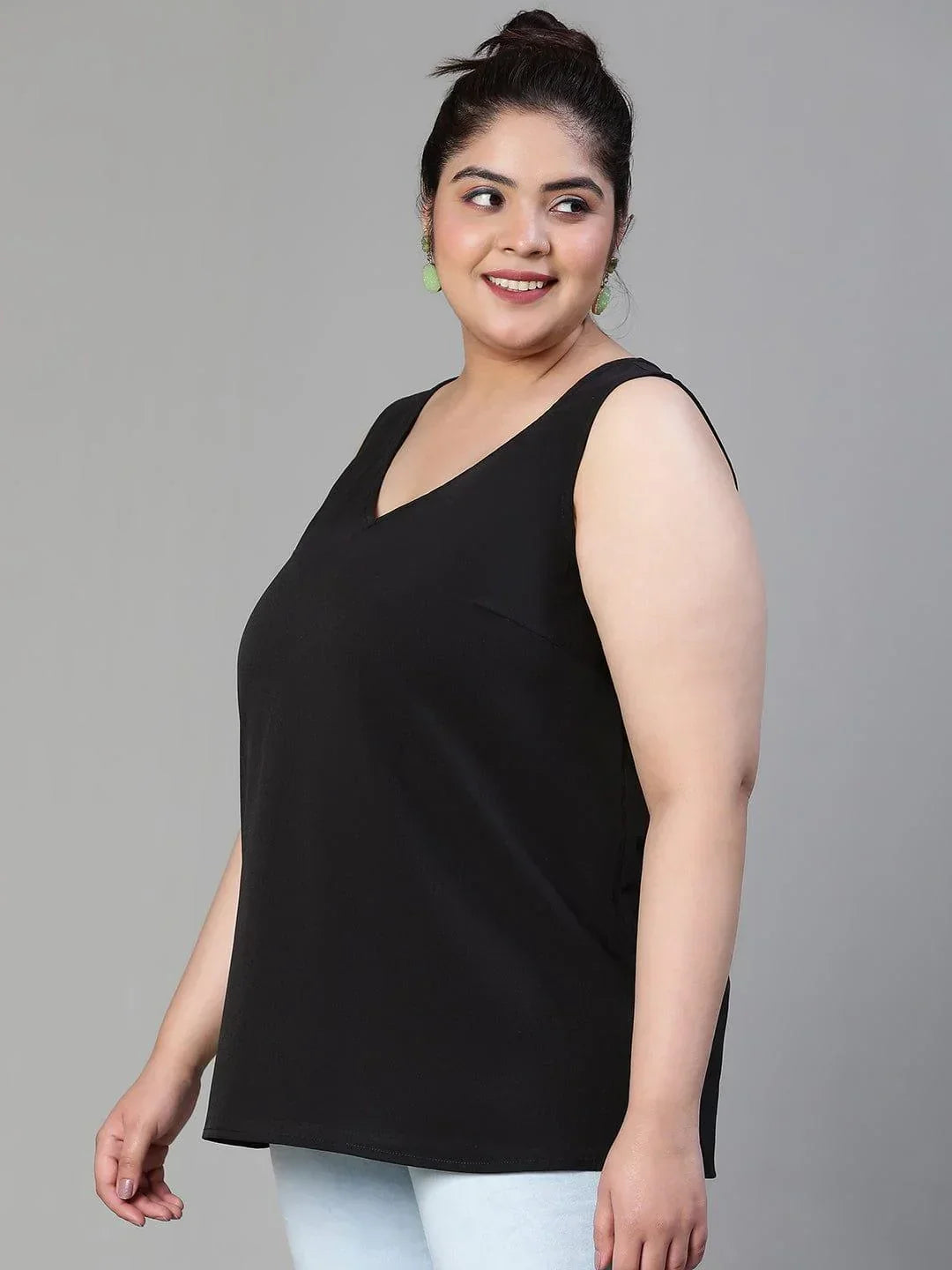Enhanced Solid Black Sleeveless Plus Size Women Loopy Top - oxolloxo
