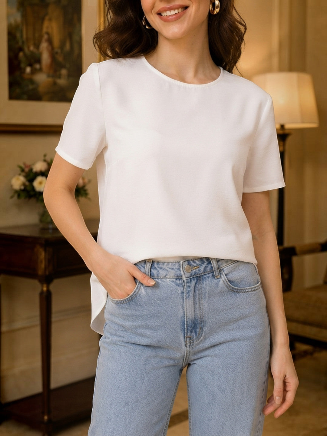 White short sleeve t-shirt with high-low hem paired with light wash jeans, stylish women's fashion