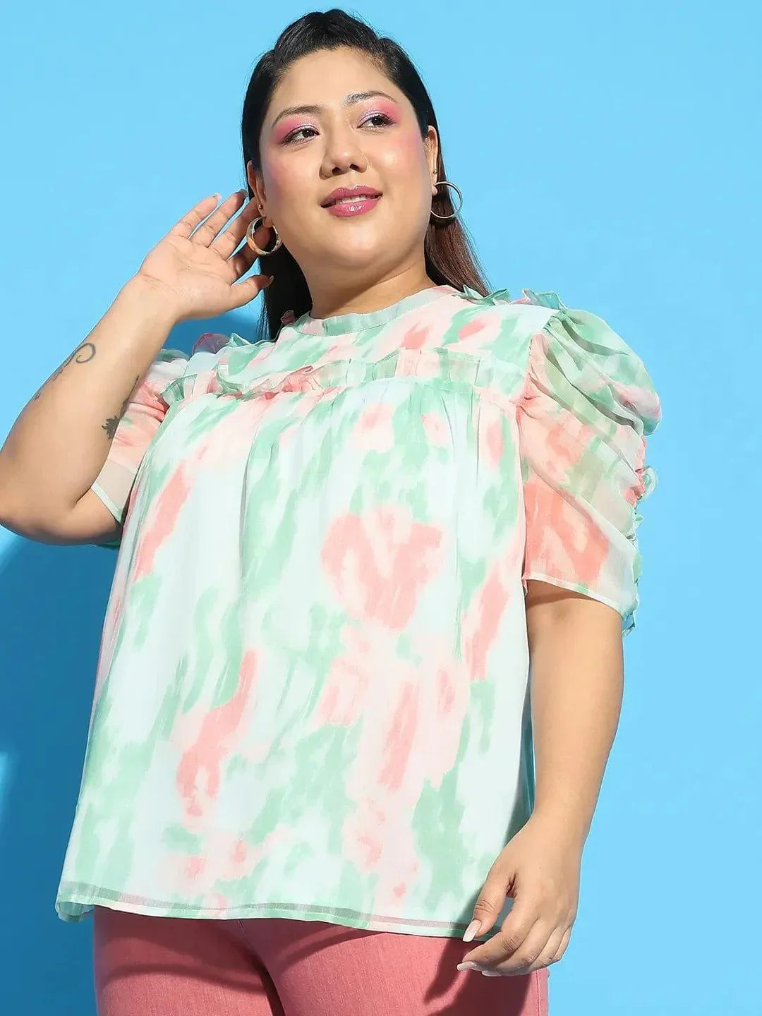 Plus size multicolour printed ruffle top with short sleeves, photo 3