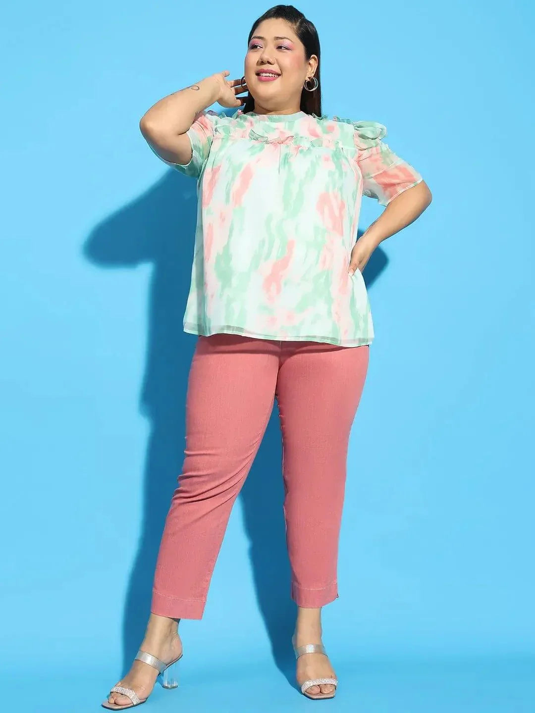 Plus size multicolour printed ruffle top with short sleeves, photo 4