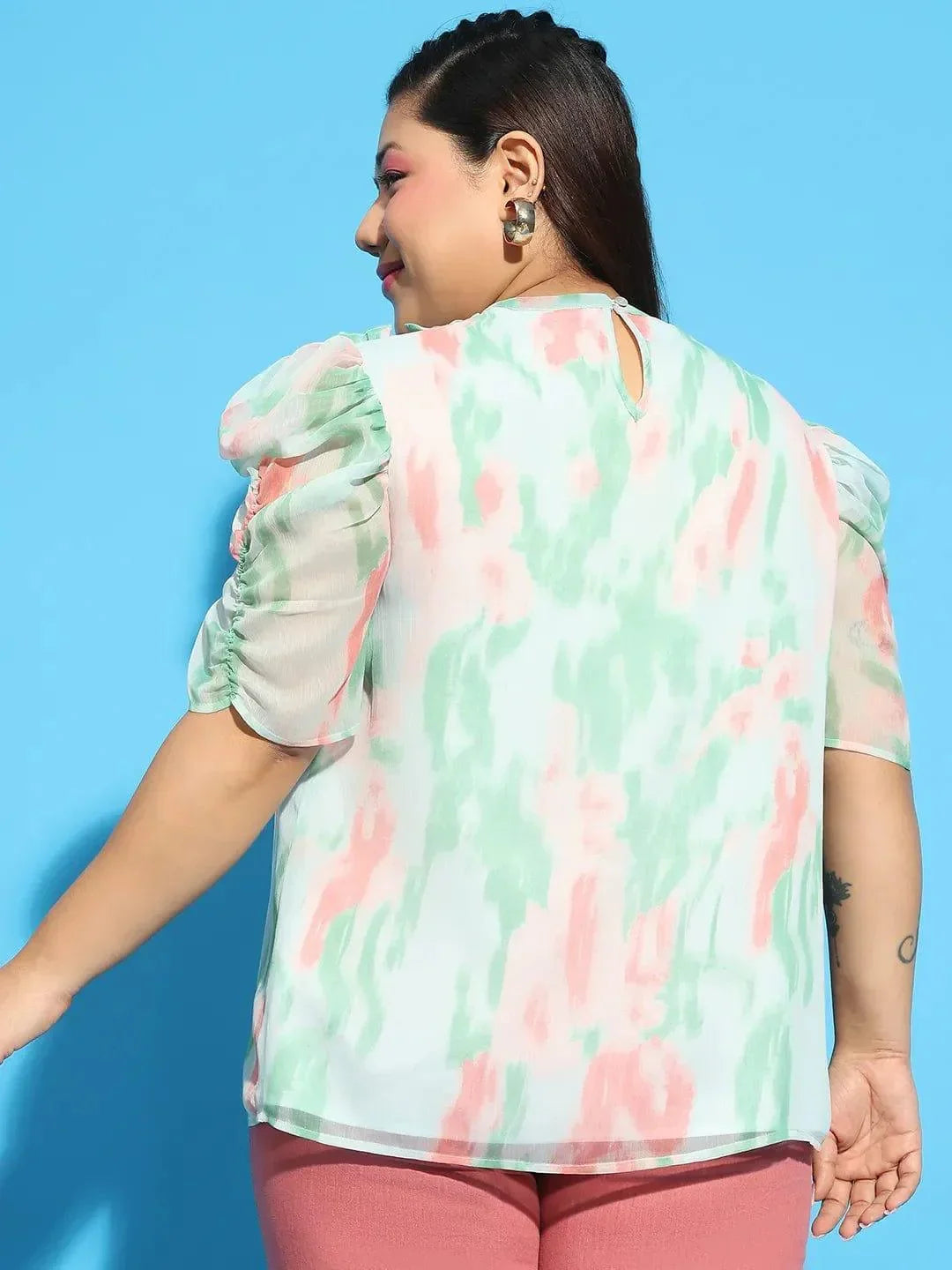 Plus size multicolour printed ruffle top with short sleeves, photo 7