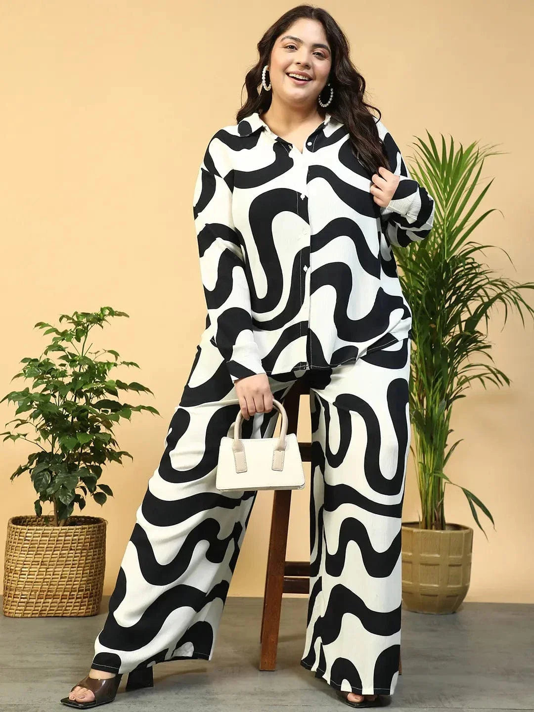 off-white-flared-elasticated-waist-tie-up-detail-side-pockets-plus-size-women-pant