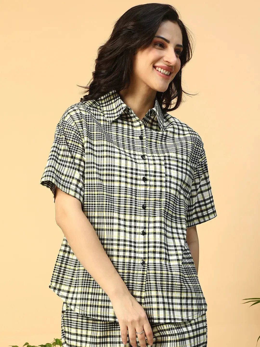 Smooth Black Check Print Short Sleeve Collared Women Shirt - oxolloxo