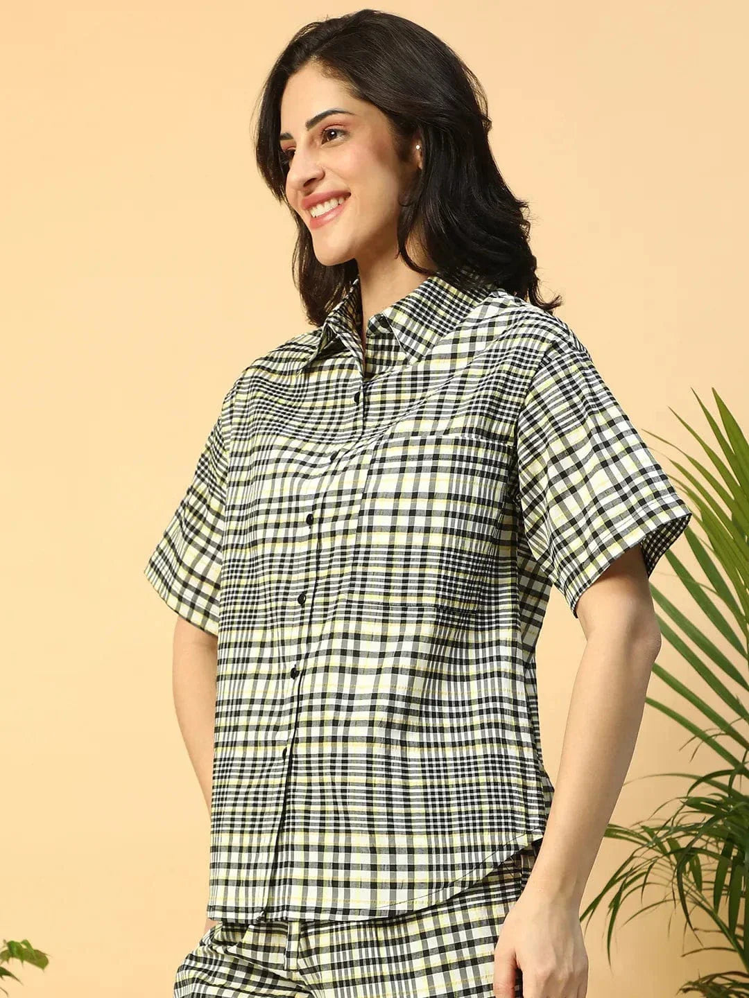 Smooth Black Check Print Short Sleeve Collared Women Shirt - oxolloxo