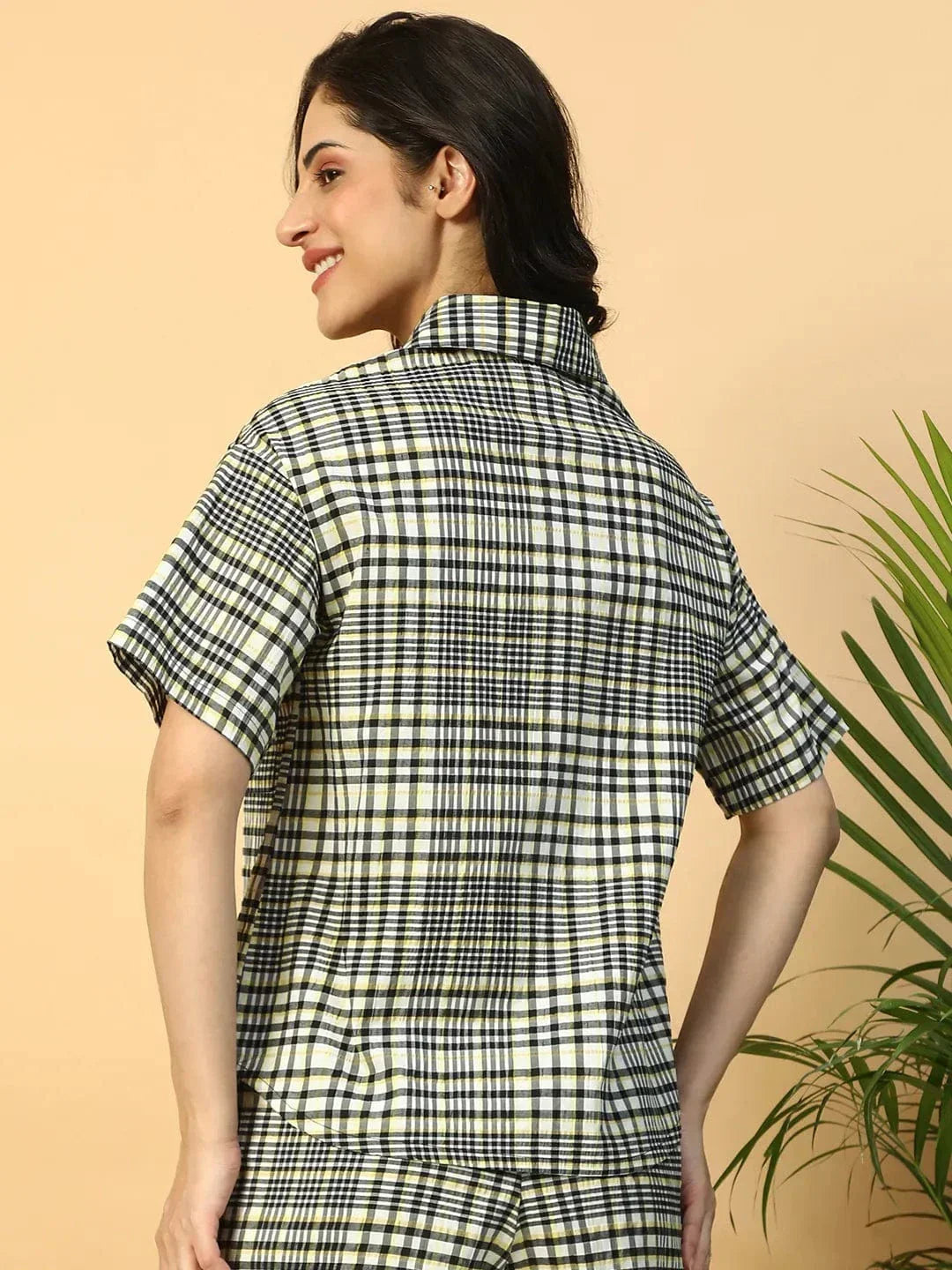 Smooth Black Check Print Short Sleeve Collared Women Shirt - oxolloxo