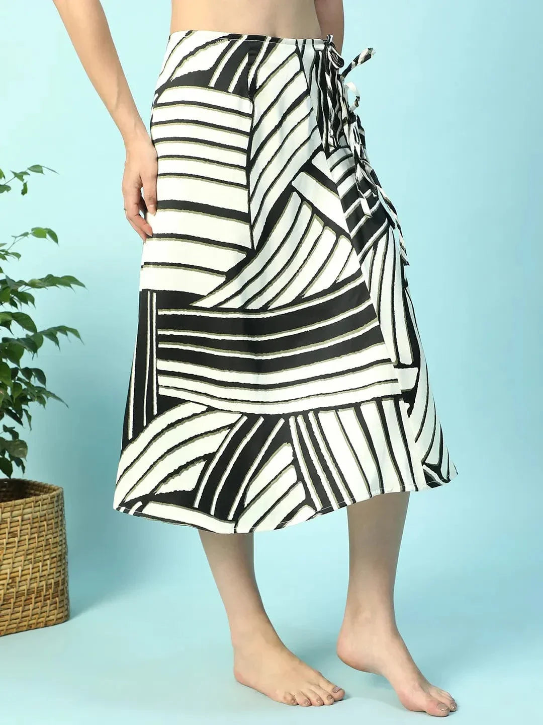 Vibey Black Stripe Print Elasticated With Tie-Up String Detail Women Beachwear Satin Skirt - oxolloxo