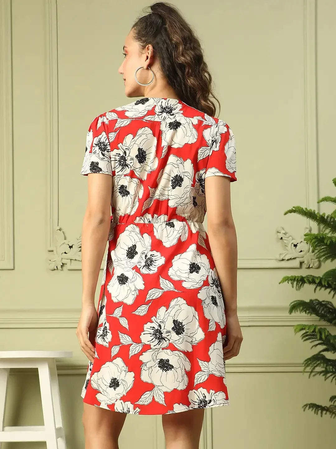 Women Red Floral Print V-Neck Short Sleeve Elasticated Knee Length Wrap Dress With Tie-Knot Detail - oxolloxo