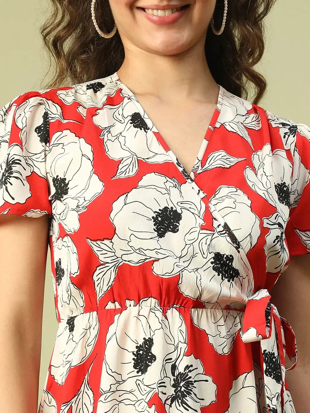 Women Red Floral Print V-Neck Short Sleeve Elasticated Knee Length Wrap Dress With Tie-Knot Detail - oxolloxo