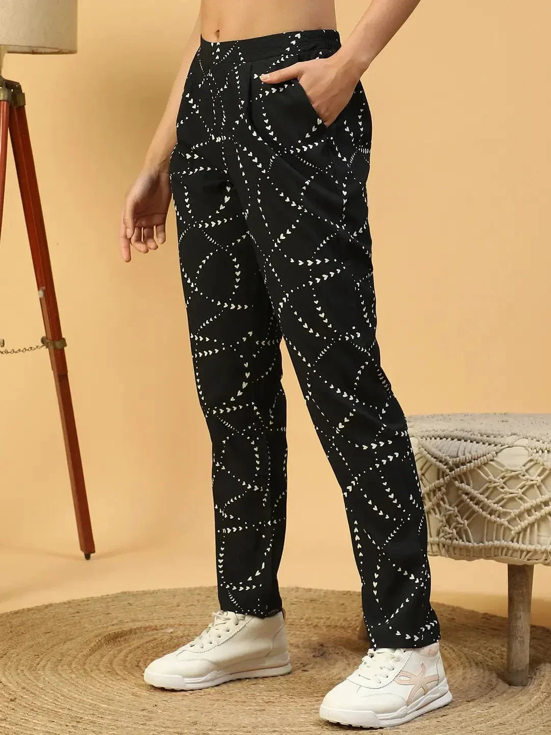 Black Printed Elasticated Pant With Side Pockets - oxolloxo
