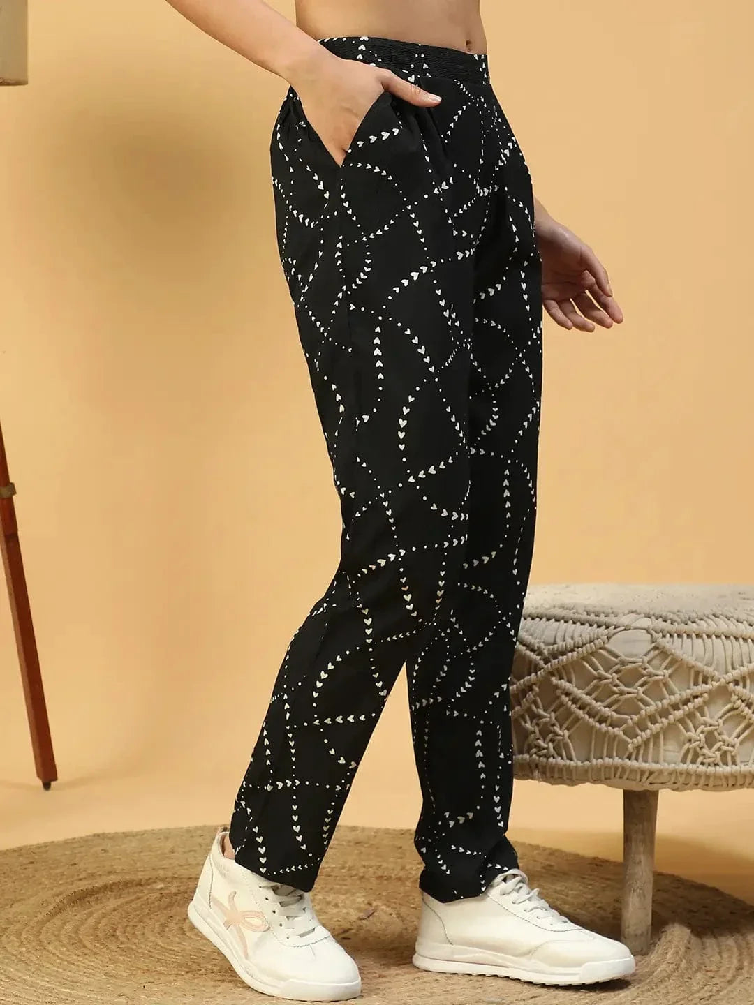 Black Printed Elasticated Pant With Side Pockets - oxolloxo