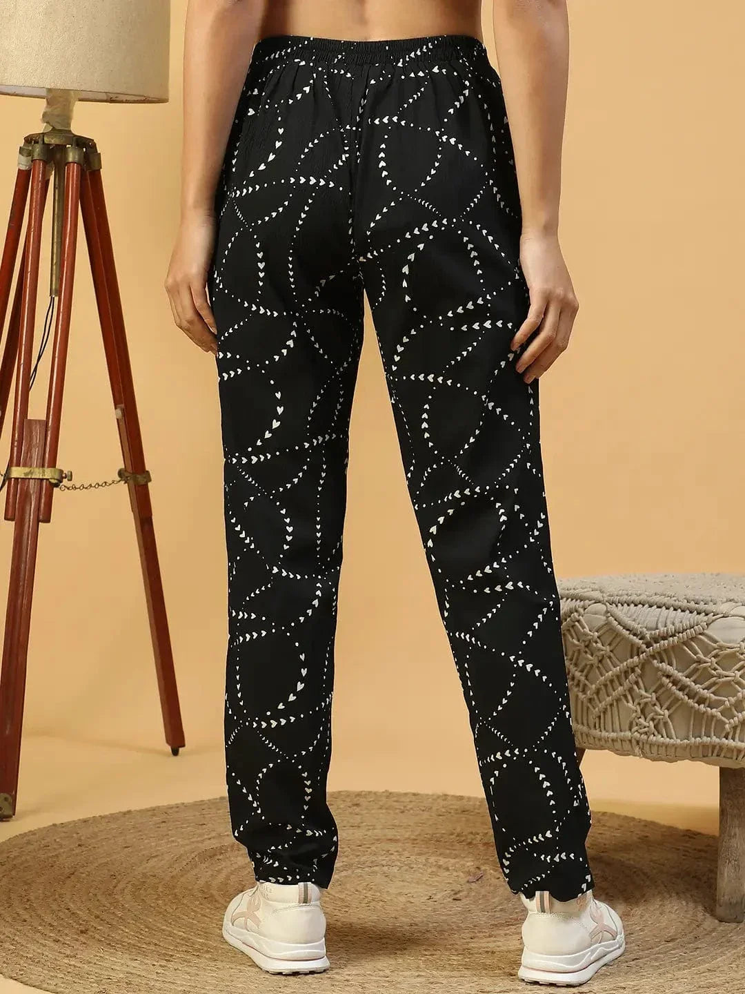 Black Printed Elasticated Pant With Side Pockets - oxolloxo