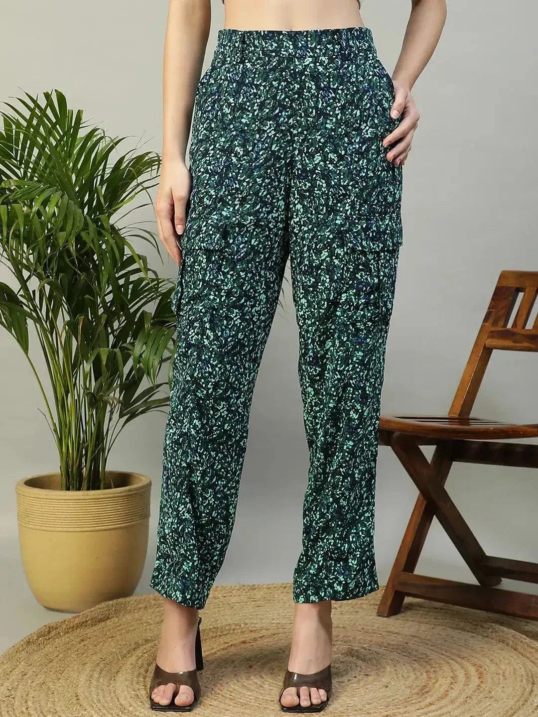 Trendy Blue Floral Print Elasticated Crargo Style Women Pant - oxolloxo