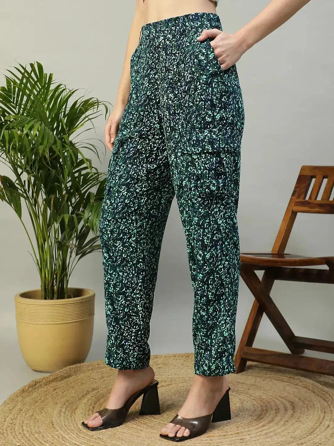 Trendy Blue Floral Print Elasticated Crargo Style Women Pant - oxolloxo