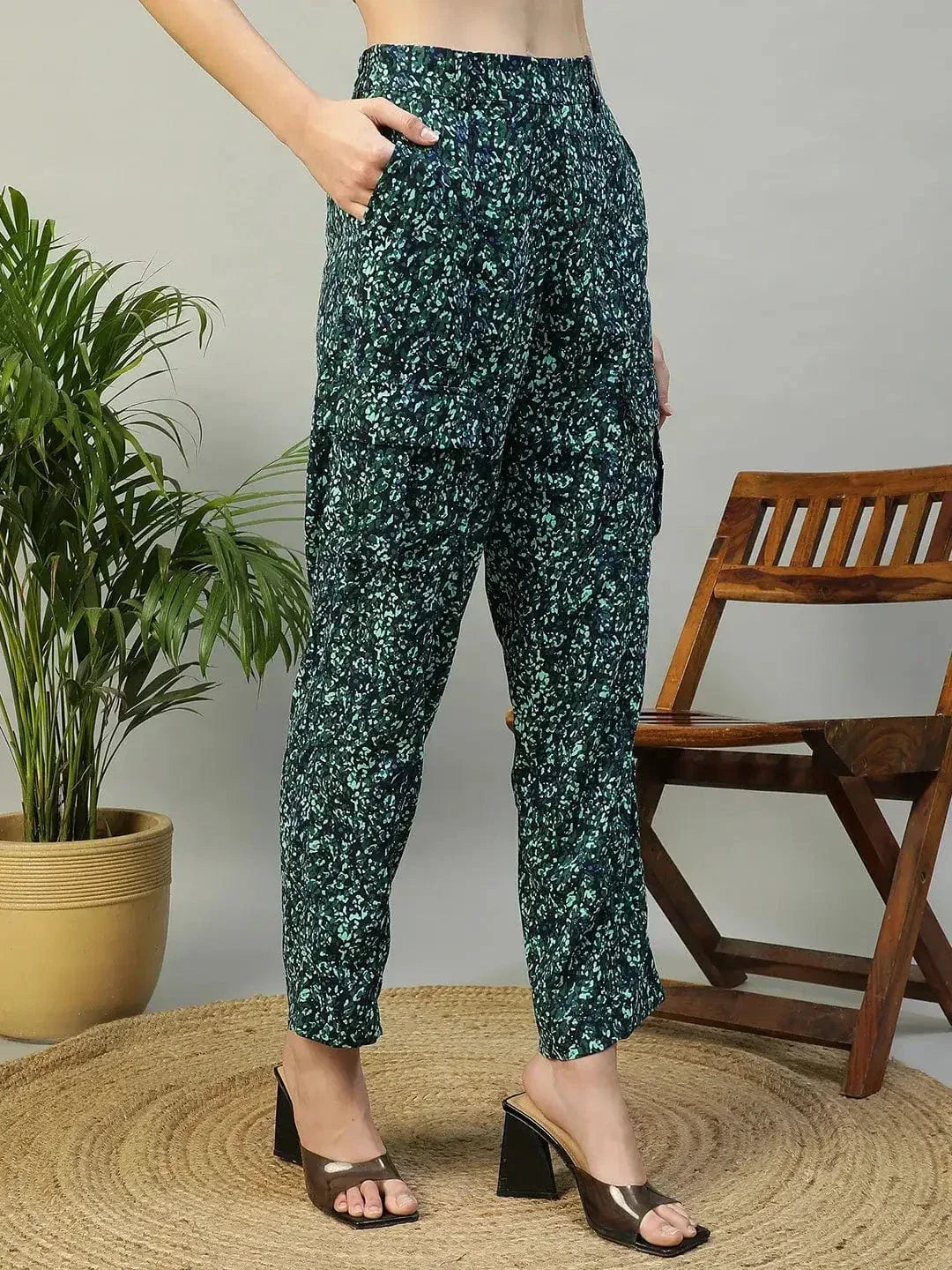 Trendy Blue Floral Print Elasticated Crargo Style Women Pant - oxolloxo