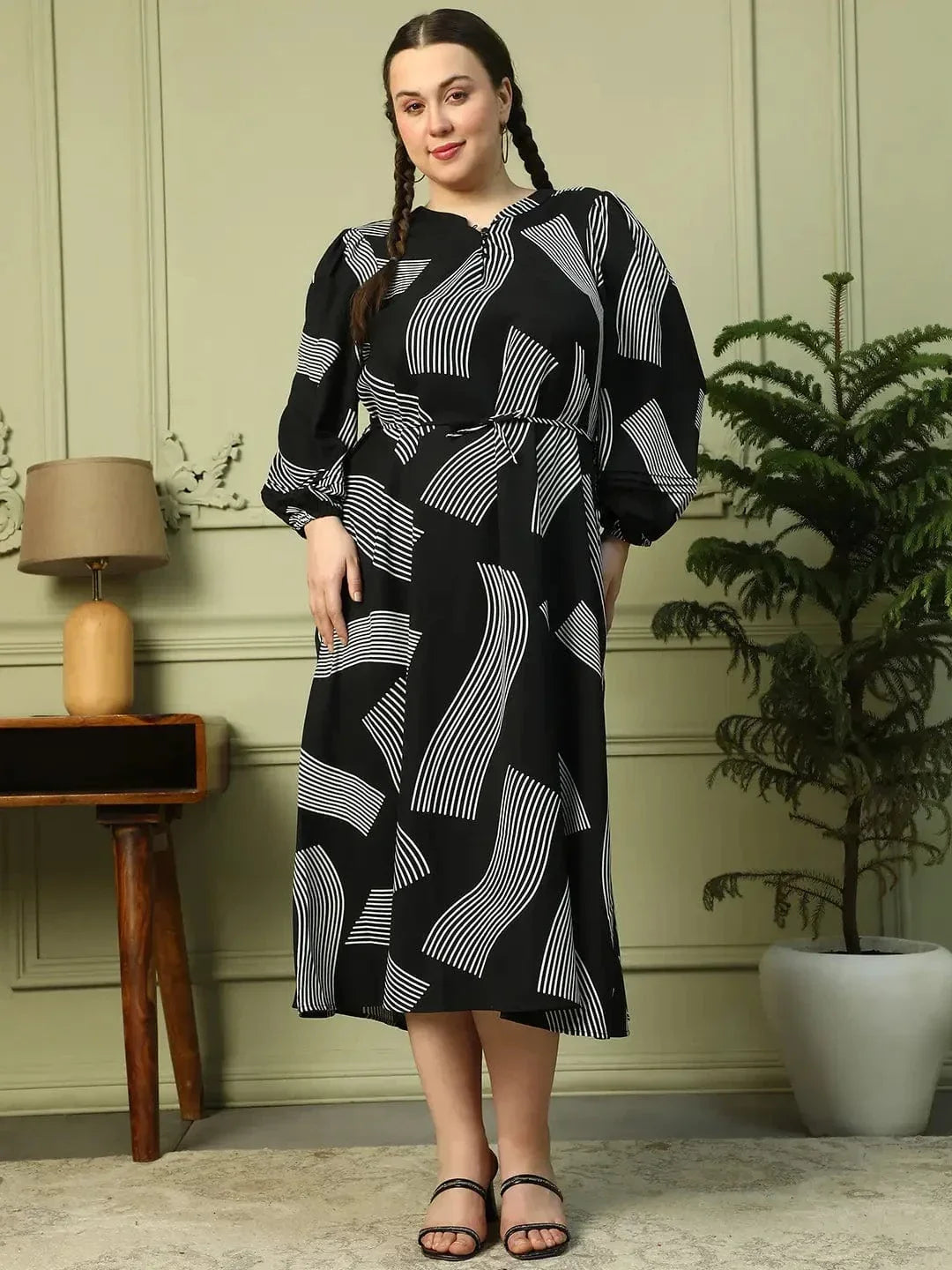 Effortless Black Printed Long Sleeve Women Plus Size Maxi Dress With Waist Tie-Up Belt - oxolloxo