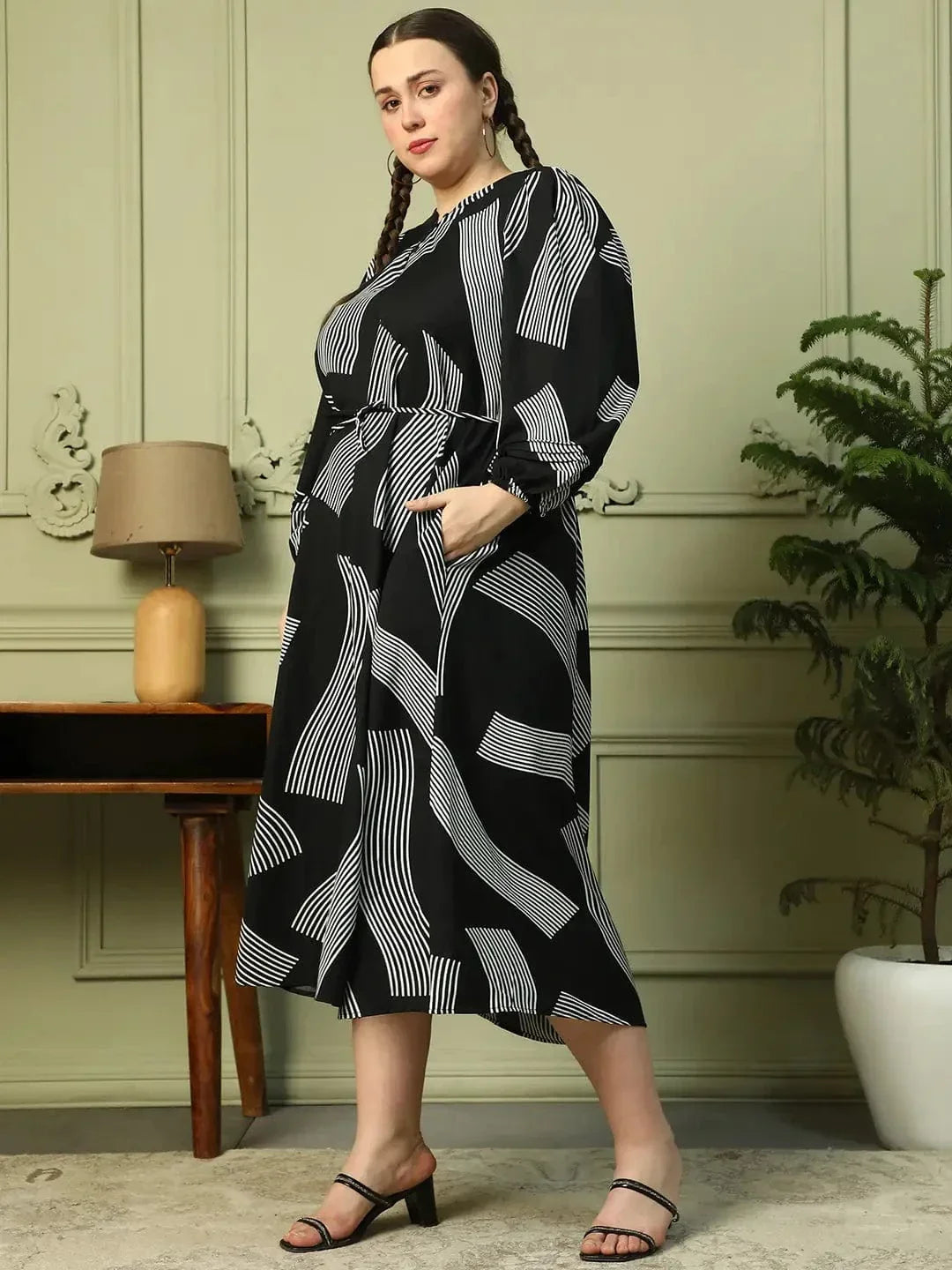 Effortless Black Printed Long Sleeve Women Plus Size Maxi Dress With Waist Tie-Up Belt - oxolloxo