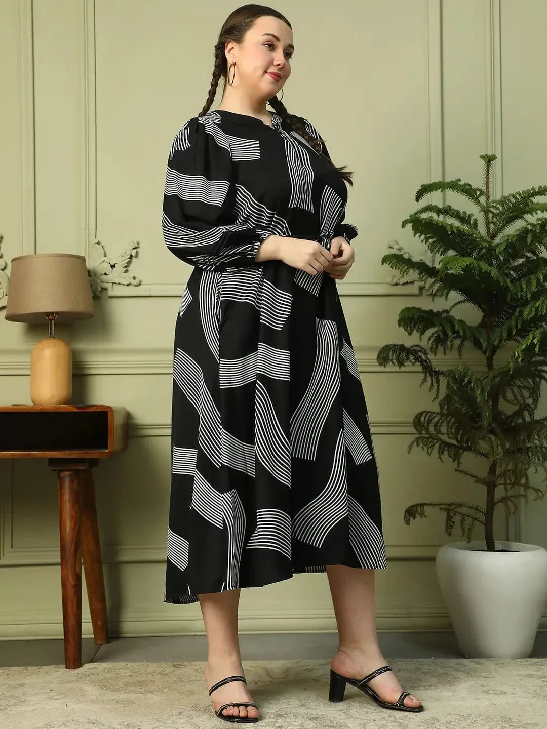 Effortless Black Printed Long Sleeve Women Plus Size Maxi Dress With Waist Tie-Up Belt - oxolloxo