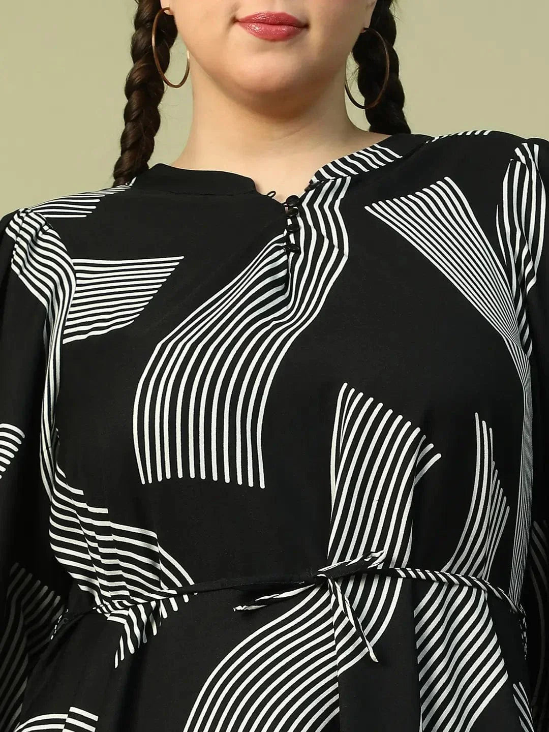 Effortless Black Printed Long Sleeve Women Plus Size Maxi Dress With Waist Tie-Up Belt - oxolloxo