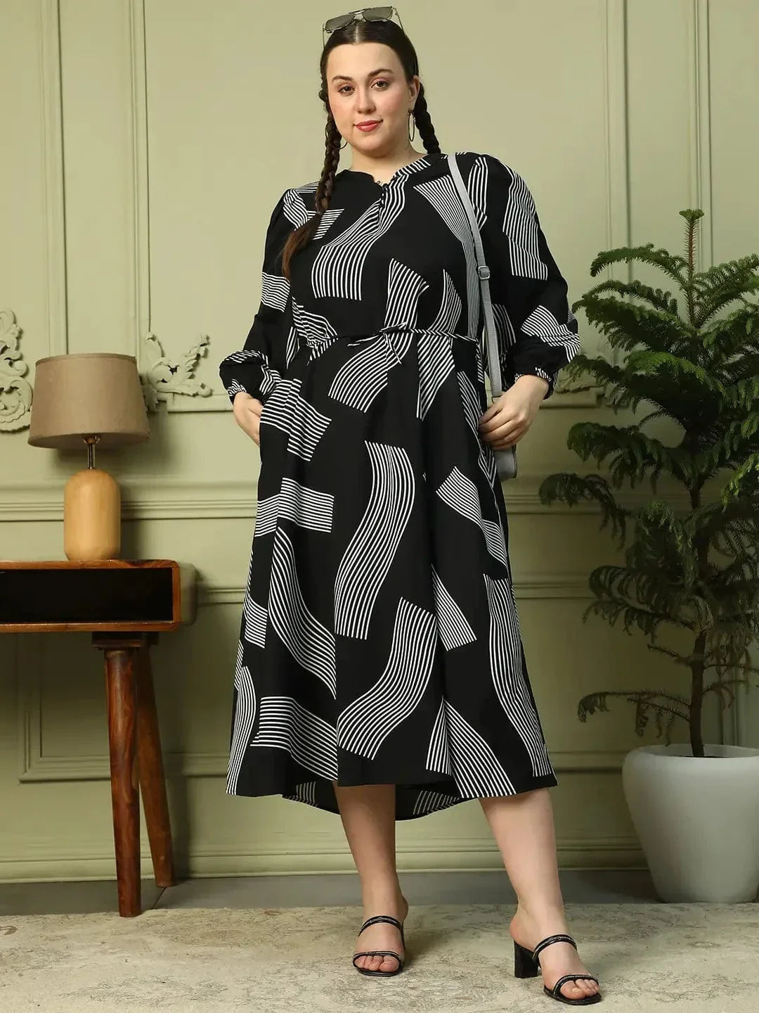 Effortless Black Printed Long Sleeve Women Plus Size Maxi Dress With Waist Tie-Up Belt - oxolloxo