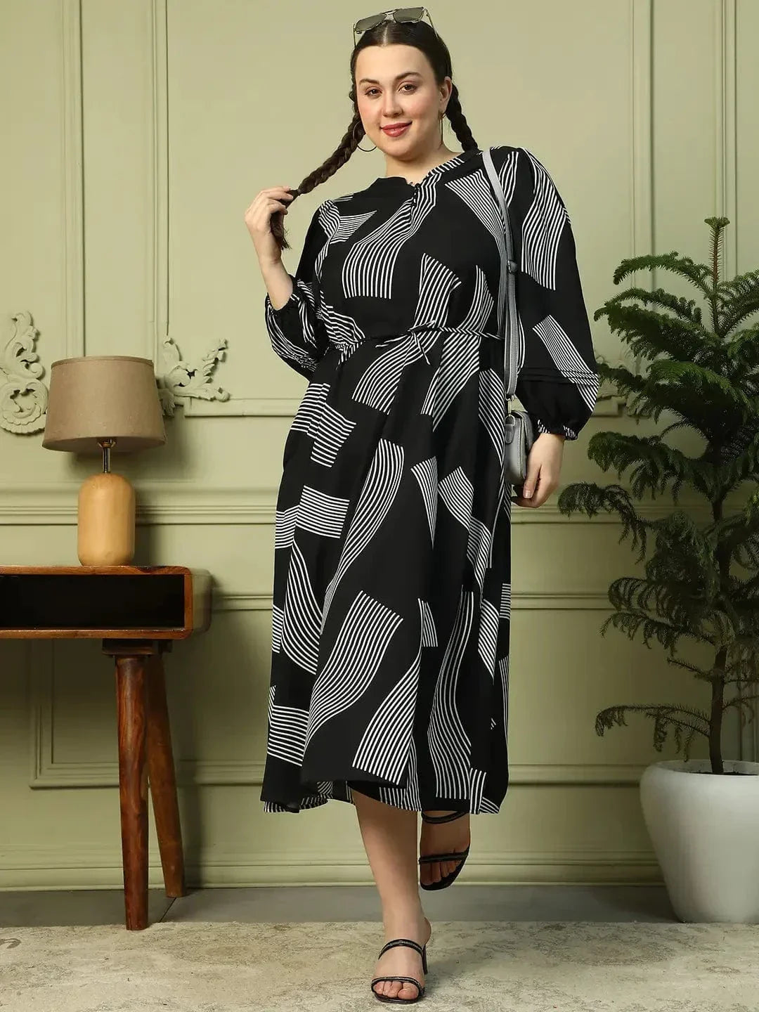 Effortless Black Printed Long Sleeve Women Plus Size Maxi Dress With Waist Tie-Up Belt - oxolloxo