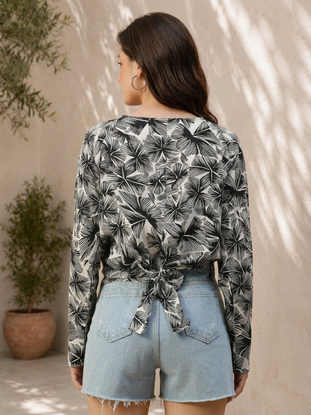 Tropical leaf print tie-back top with denim shorts for women's fashion