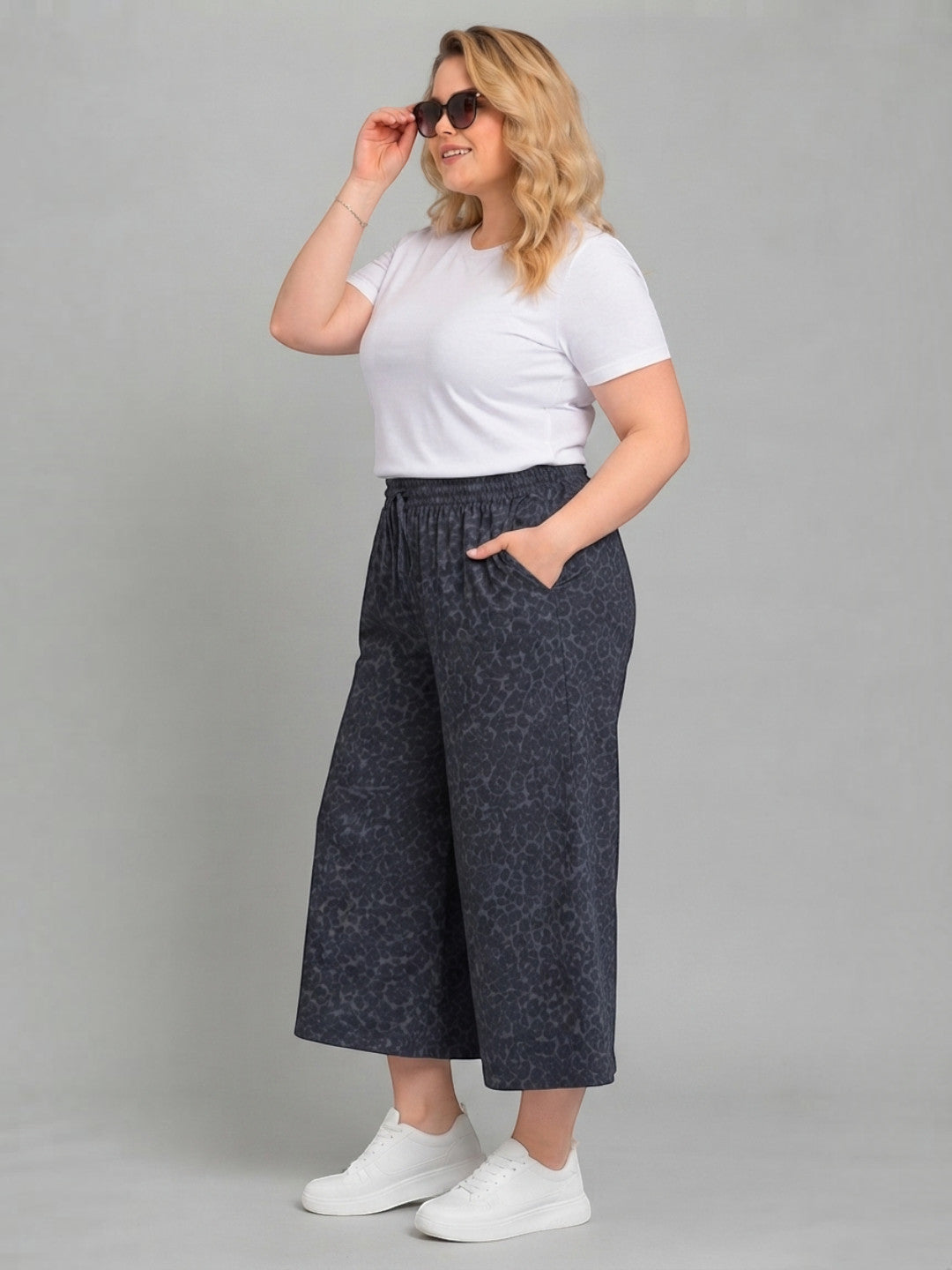 Women Plus Size Navy Animal Print Culottes Oxolloxo