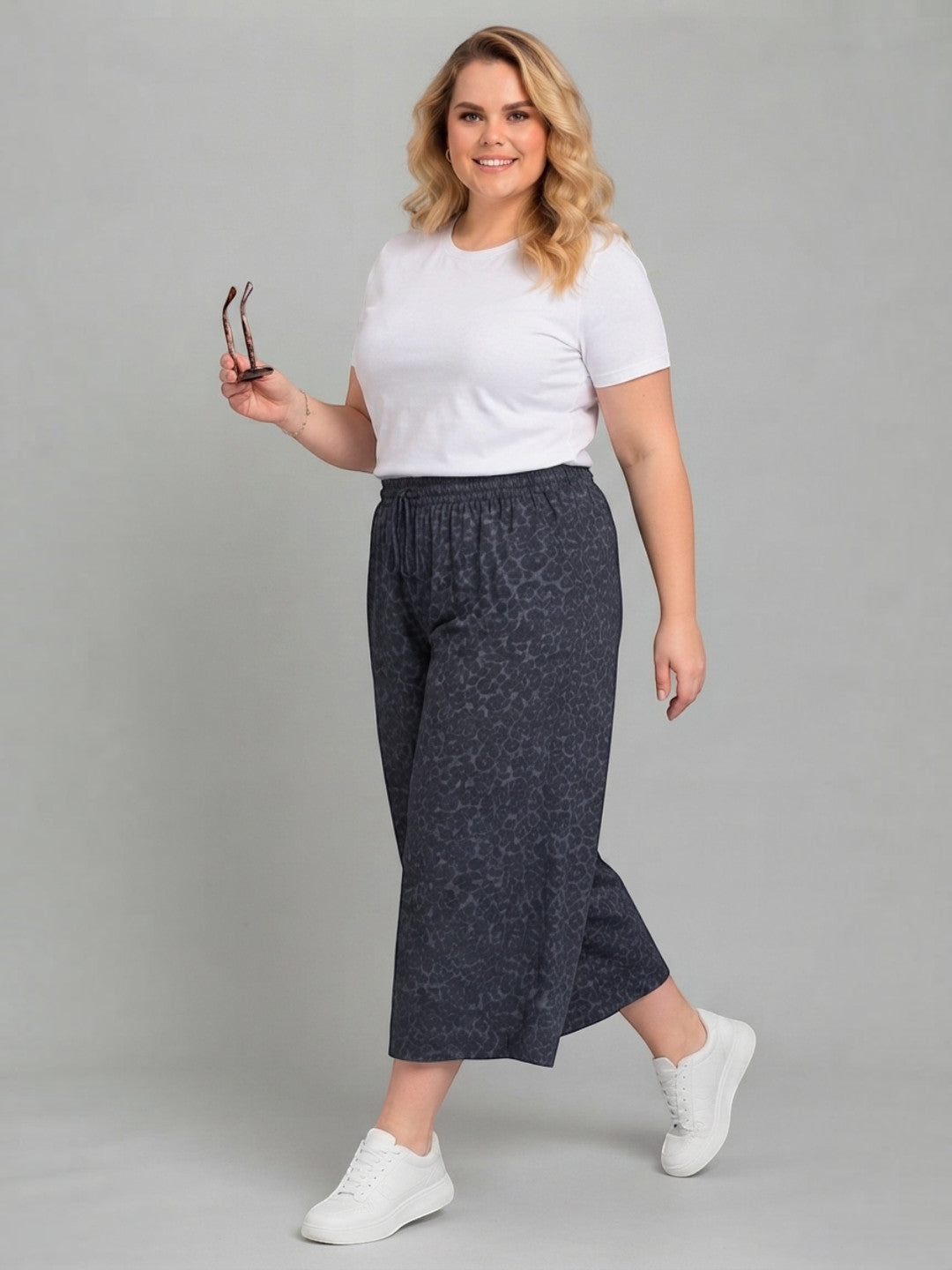 Women Plus Size Navy Animal Print Culottes Oxolloxo