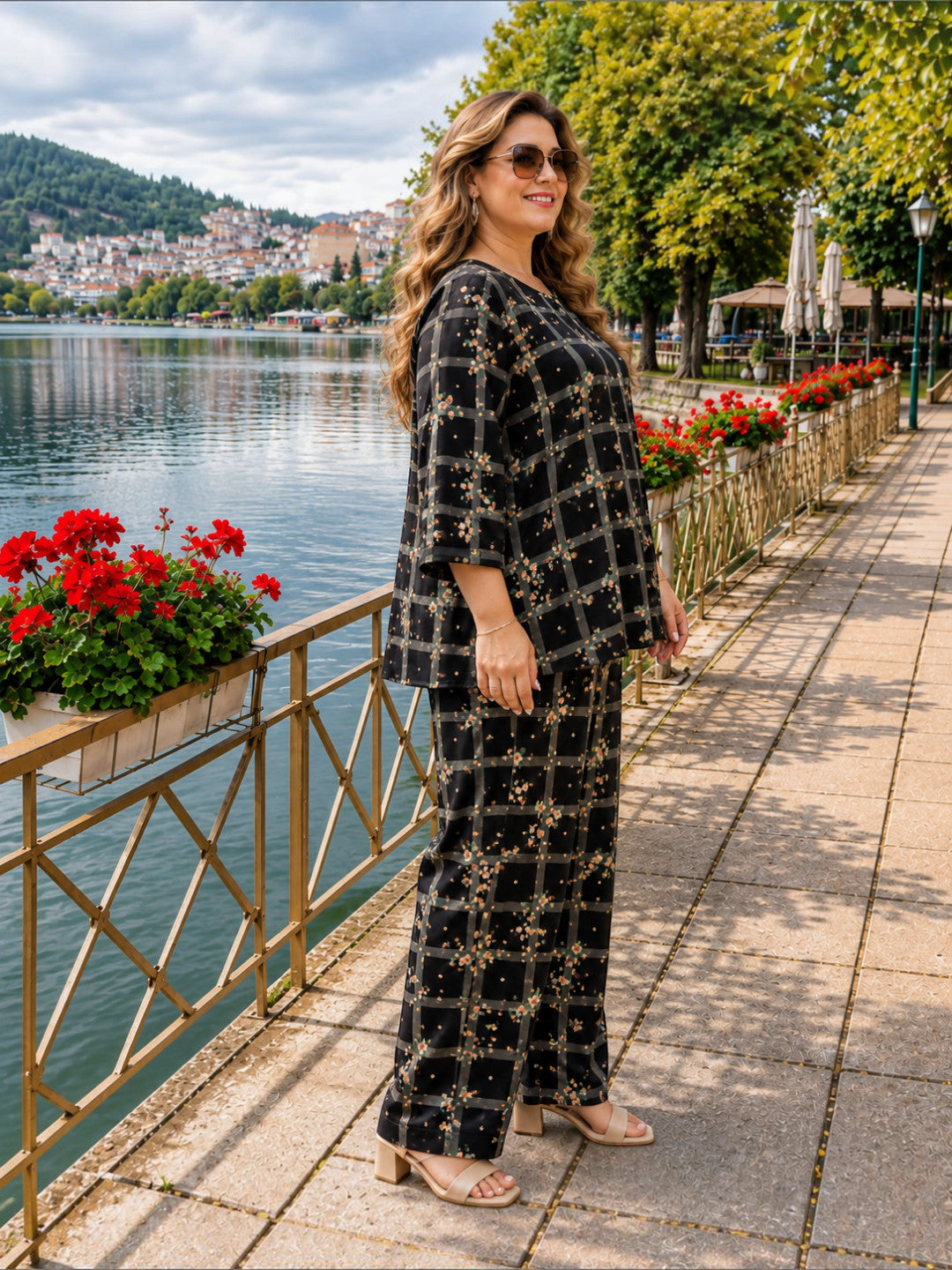 Plus size navy floral co-ord set with round neck top