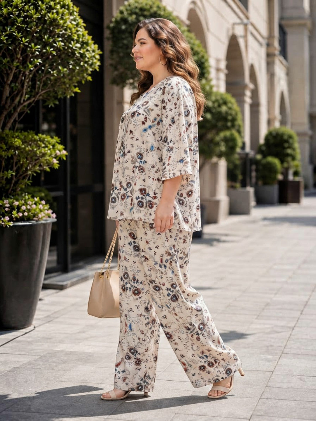 Plus size white floral co-ord set with round neck top
