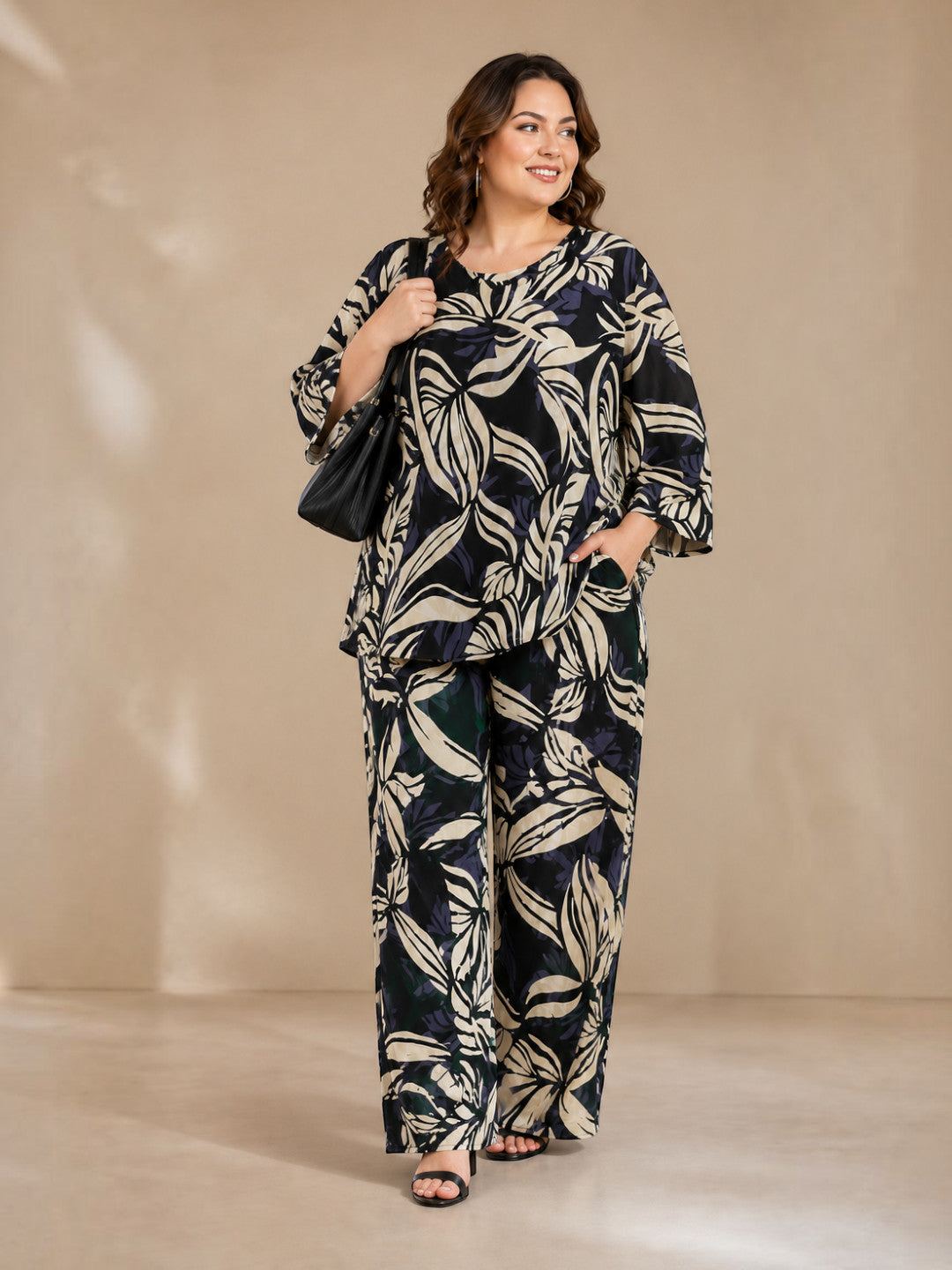 Elasticated waistband and pocket detail on plus size co-ord pants