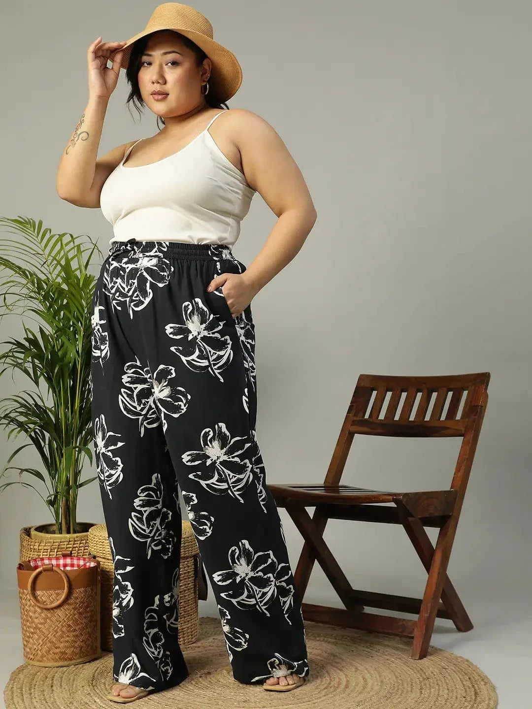 Plus size black floral print viscose pants with tie-knot waist, photo 7