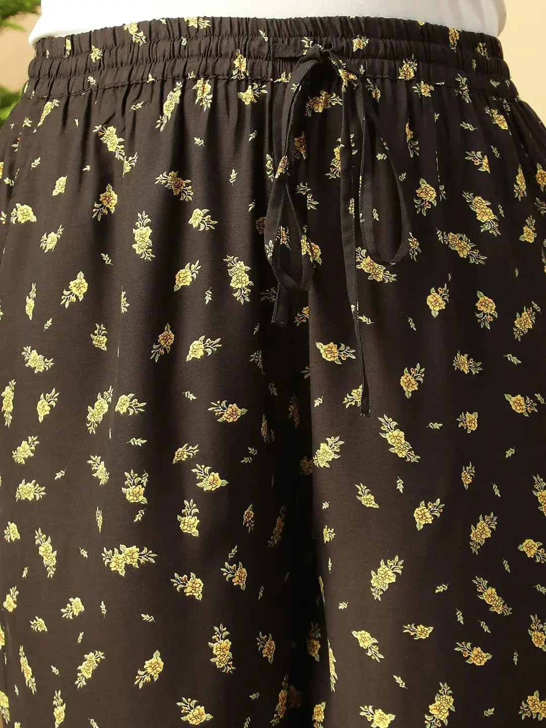 Bright Black Tropical Print Elasticated Plus Size Women Pant - oxolloxo