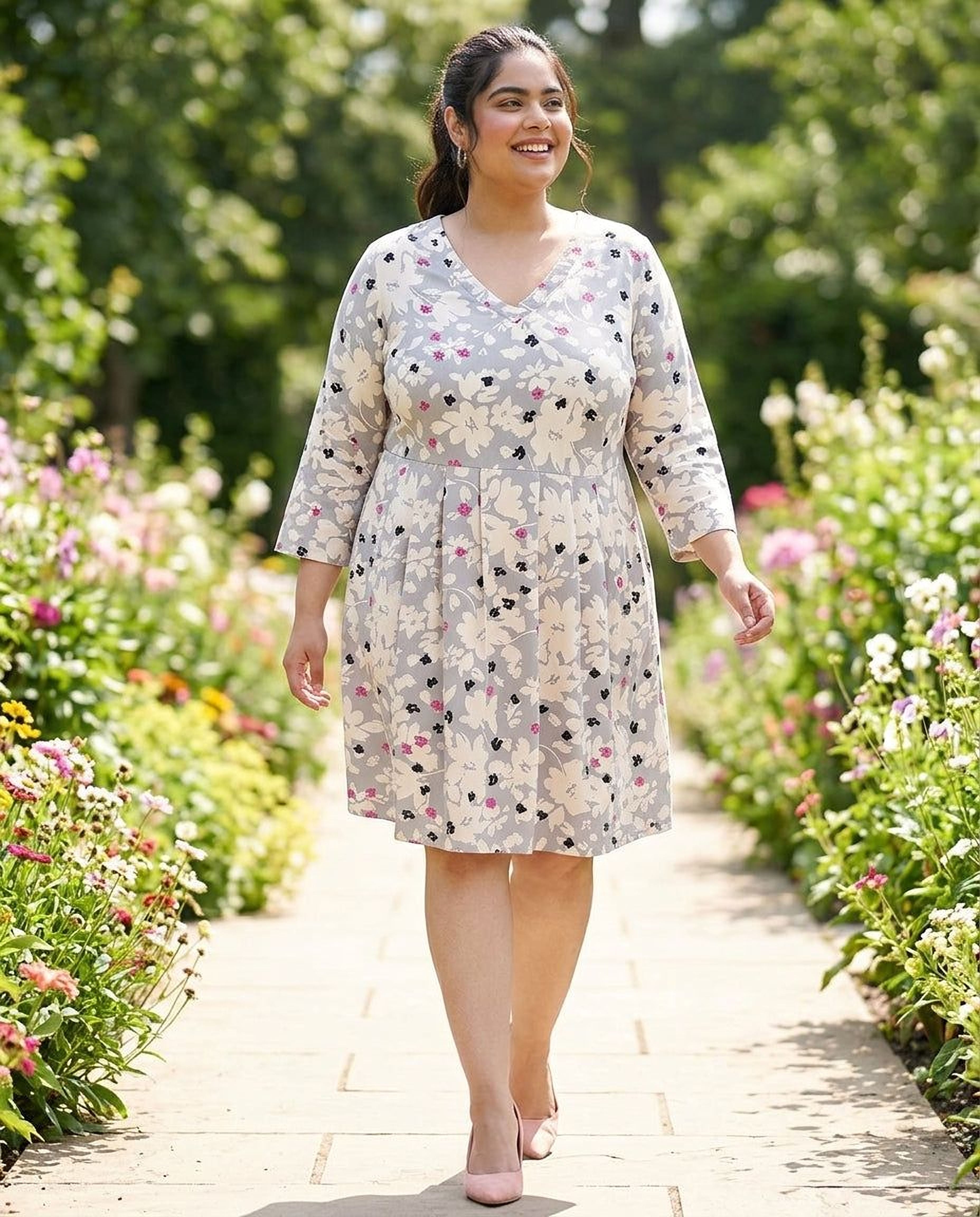 Oxolloxo plus size multicolor floral print polyester dress with V-neck and 3/4 sleeves.